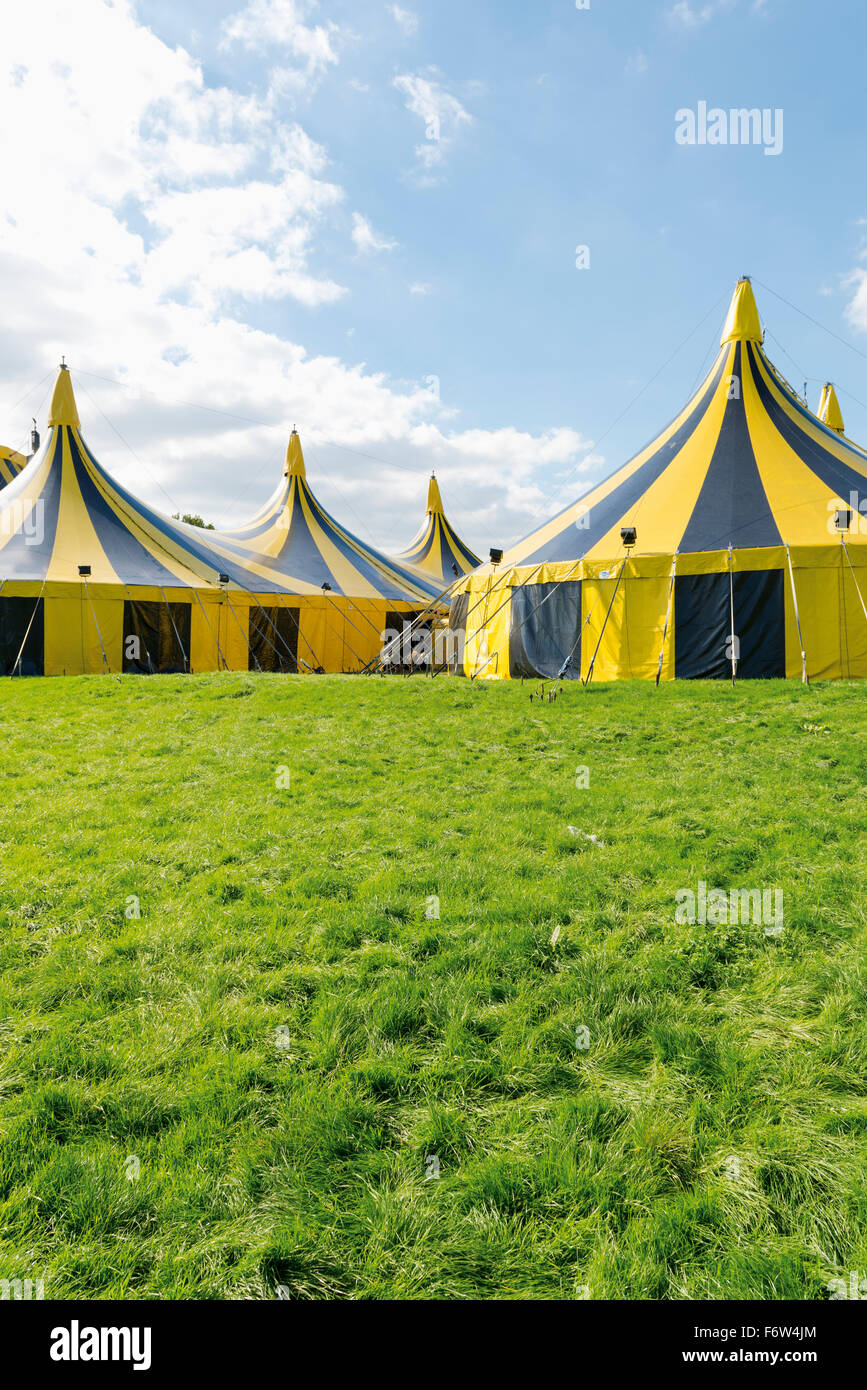 Germania, Duesseldorf, tendoni da circo Foto Stock