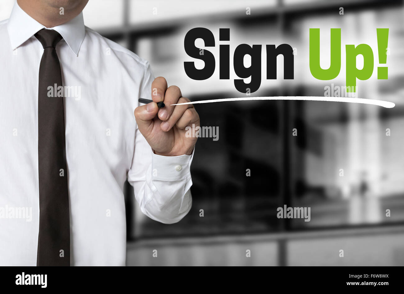 Sign up è scritto da imprenditore il concetto di sfondo. Foto Stock