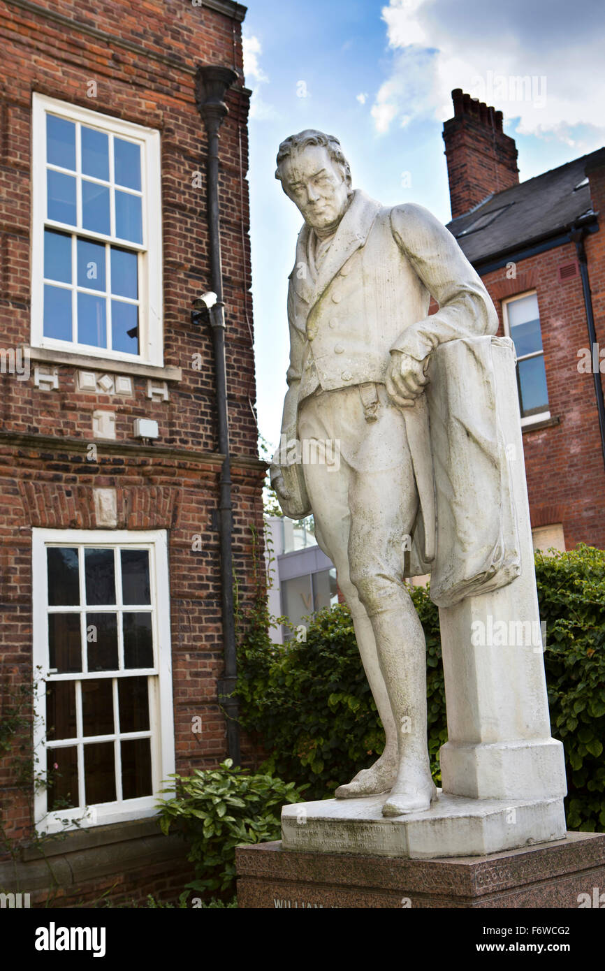 Regno Unito, Inghilterra, nello Yorkshire, Hull, High Street, il quartiere dei musei, Wilberforce Museum, statua di William Wilberforce Foto Stock