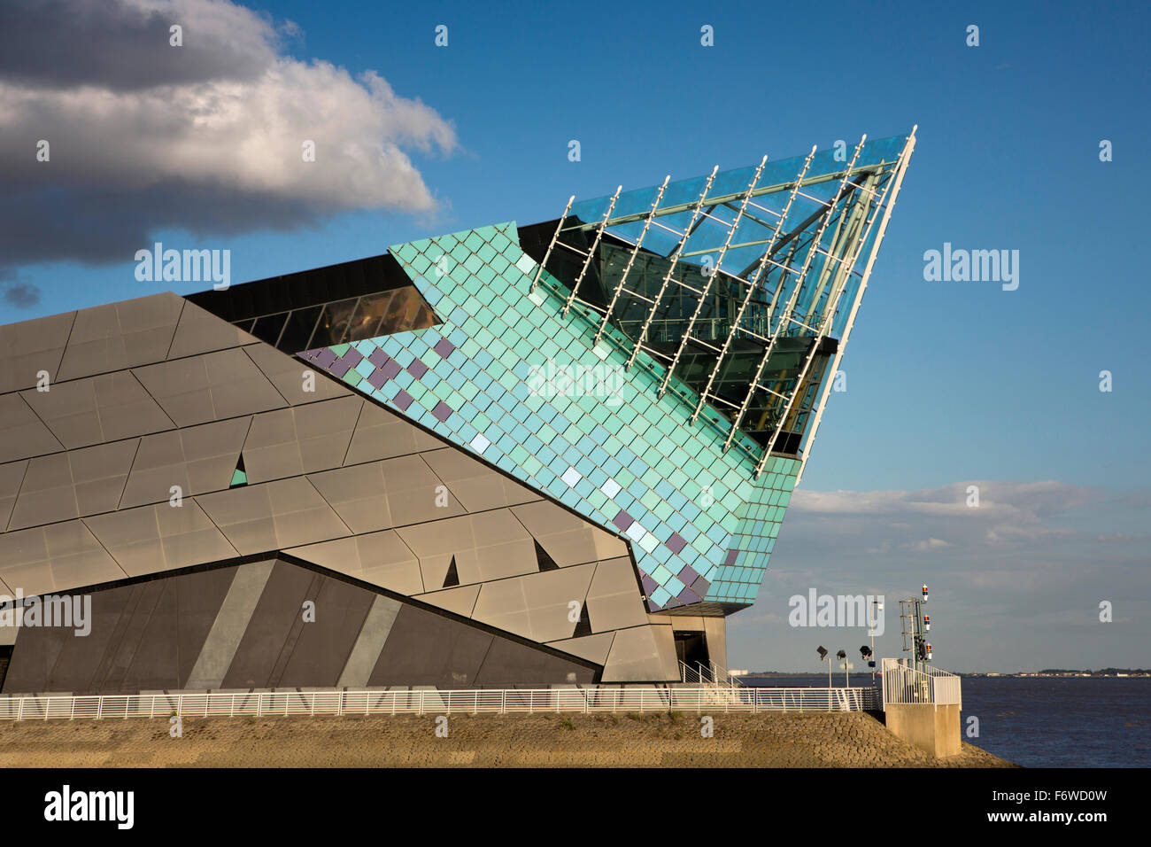 Regno Unito, Inghilterra, nello Yorkshire, Hull, il Deep Marine Aquarium sulla confluenza di Hull e Humber fiumi Foto Stock