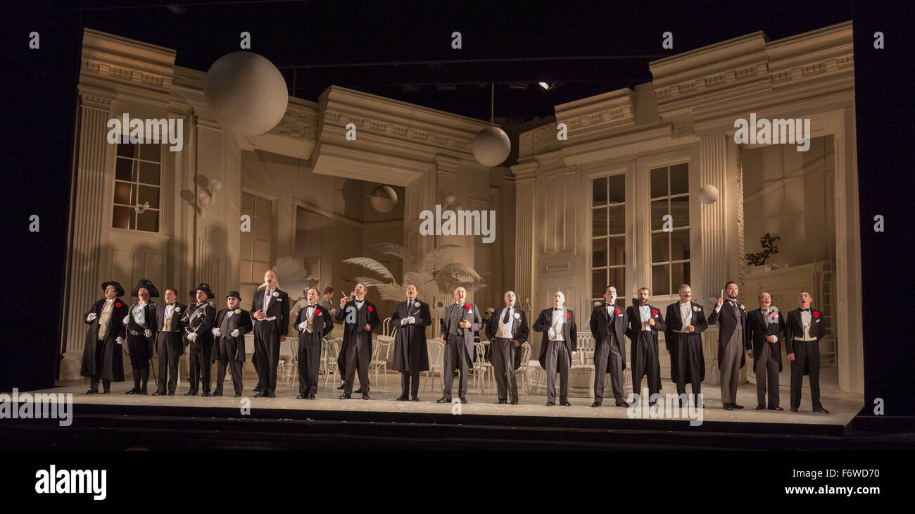 Londra, Regno Unito. Il 19 novembre 2015. Prove abito di Gilbert e Sullivan opera comica Mikado presso il London Coliseum. Jonathan Miller della produzione del Mikado restituisce al Colosseo celebrando 200 performance sul palco. Spettacoli avranno inizio il 21 novembre 2015 per 13 rappresentazioni fino al 6 febbraio 2016. Con Robert Lloyd come Midado, Anthony Gregory come Nanki-Poo, Richard Suart come Ko-Ko, Maria Bevan come Yum-Yum e Yvonne Howard come Katisha. Foto: Bettina Strenske Foto Stock