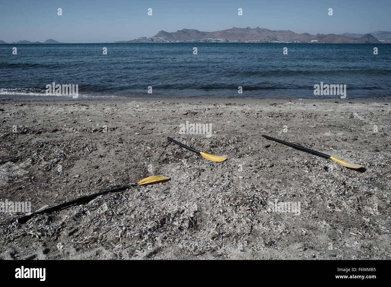 Spiaggia dove i migranti giungono all'alba di solito per evitare la guardia costiera. Di fronte la Turchia è solo 16km un journet che molti Foto Stock