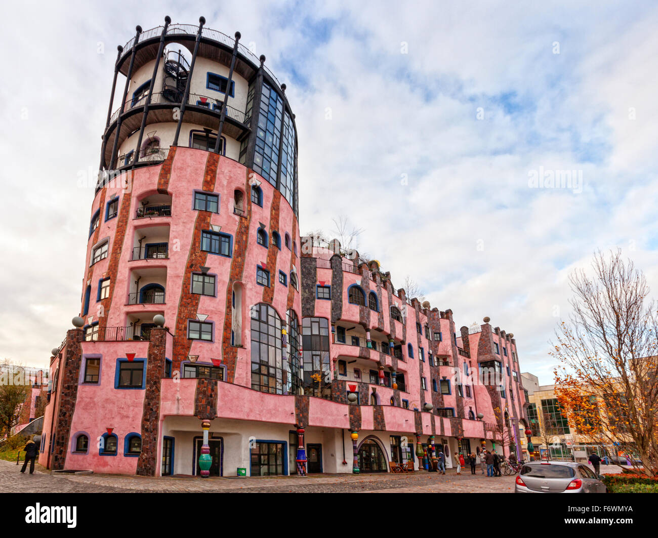 Edificio di Hundertwasser a Magdeburgo, Germania Foto Stock