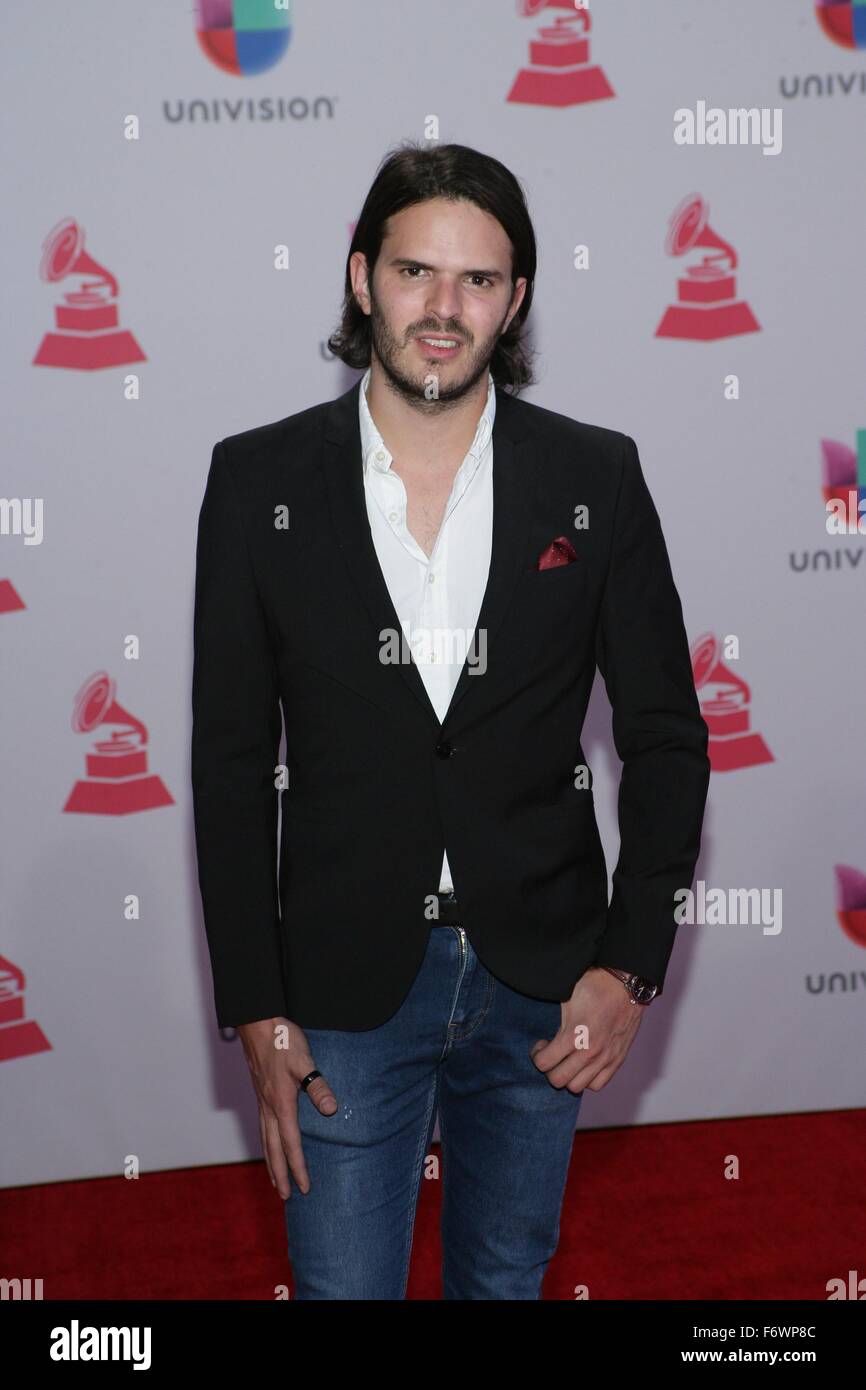 Dann Visbal presso gli arrivi per 16th Annual Latin Grammy Awards - Gli arrivi 3, MGM Grand Garden Arena di Las Vegas, NV Novembre 19, 2015. Foto di: James Atoa/Everett Collection Foto Stock