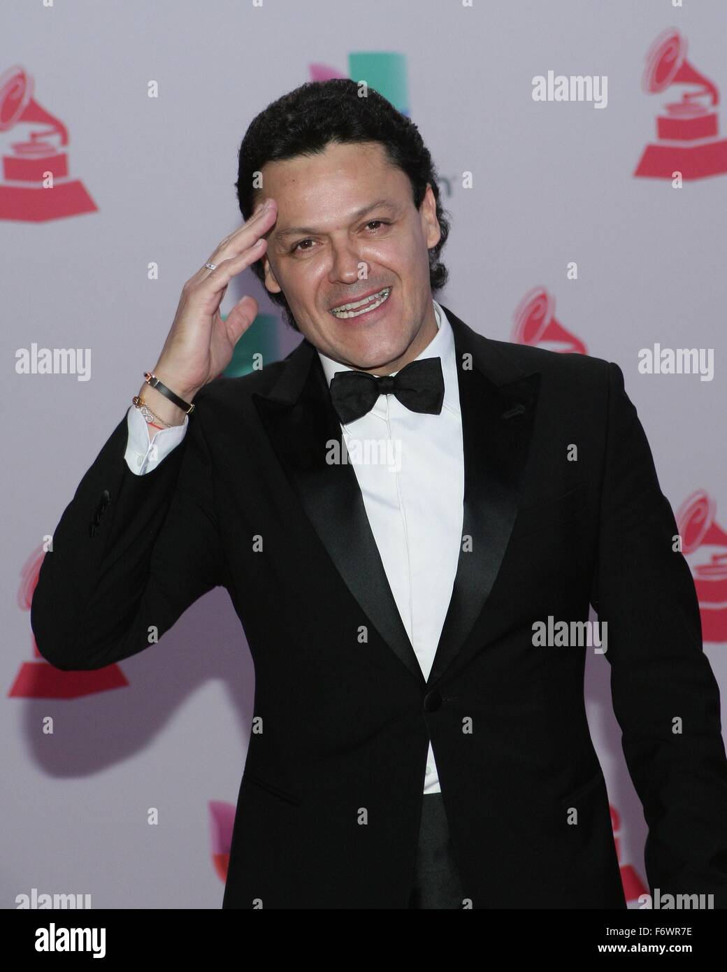 Las Vegas, NV, Stati Uniti d'America. Xix Nov, 2015. Pedro Fernandez presso gli arrivi per 16th Annual Latin Grammy Awards - Gli arrivi 3, MGM Grand Garden Arena di Las Vegas, NV Novembre 19, 2015. Credito: James Atoa/Everett raccolta/Alamy Live News Foto Stock