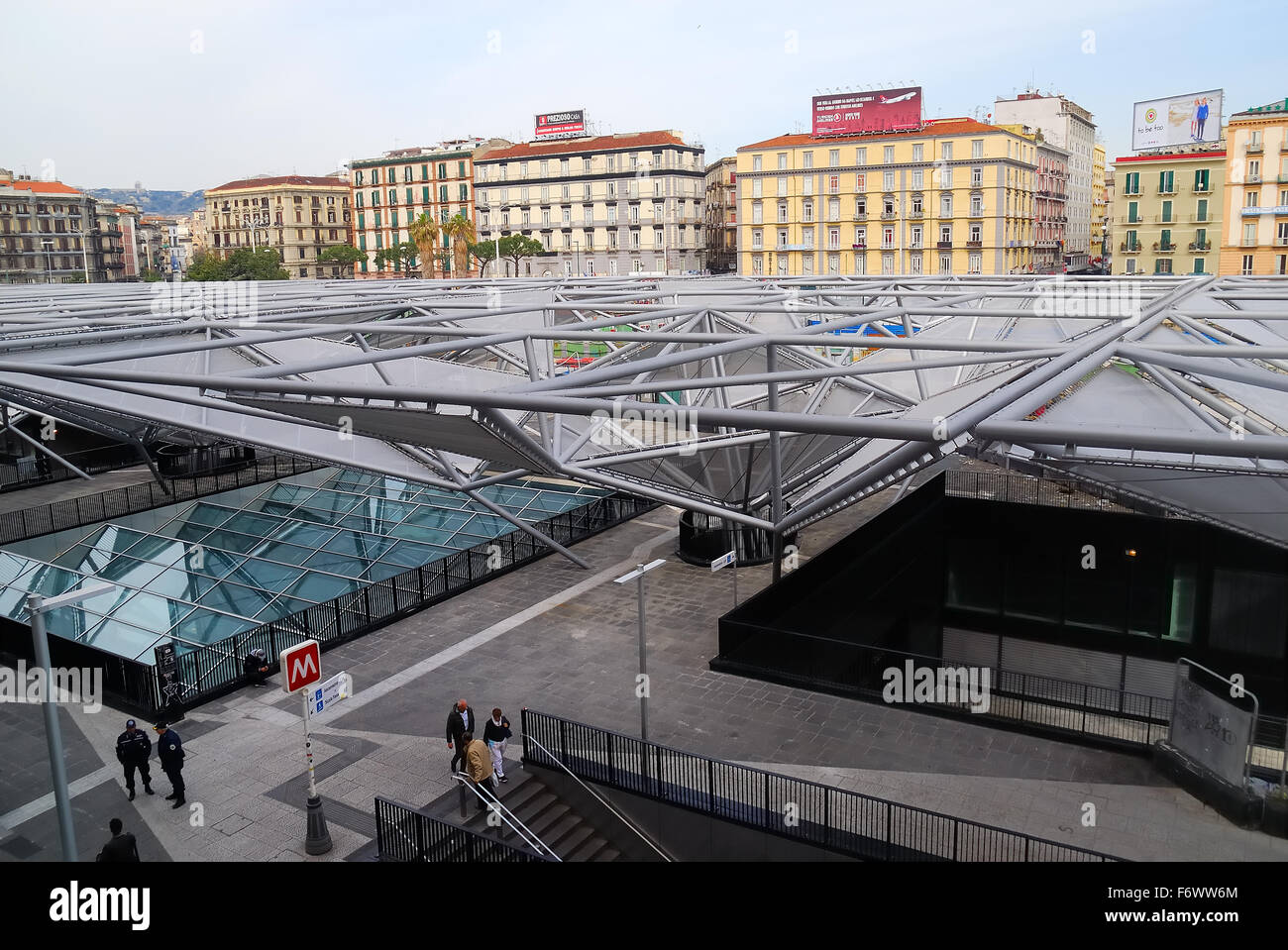 Napoli Piazza Garibaldi. La nuova stazione della metropolitana progettato dall architetto francese Dominique Perrault. Foto Stock