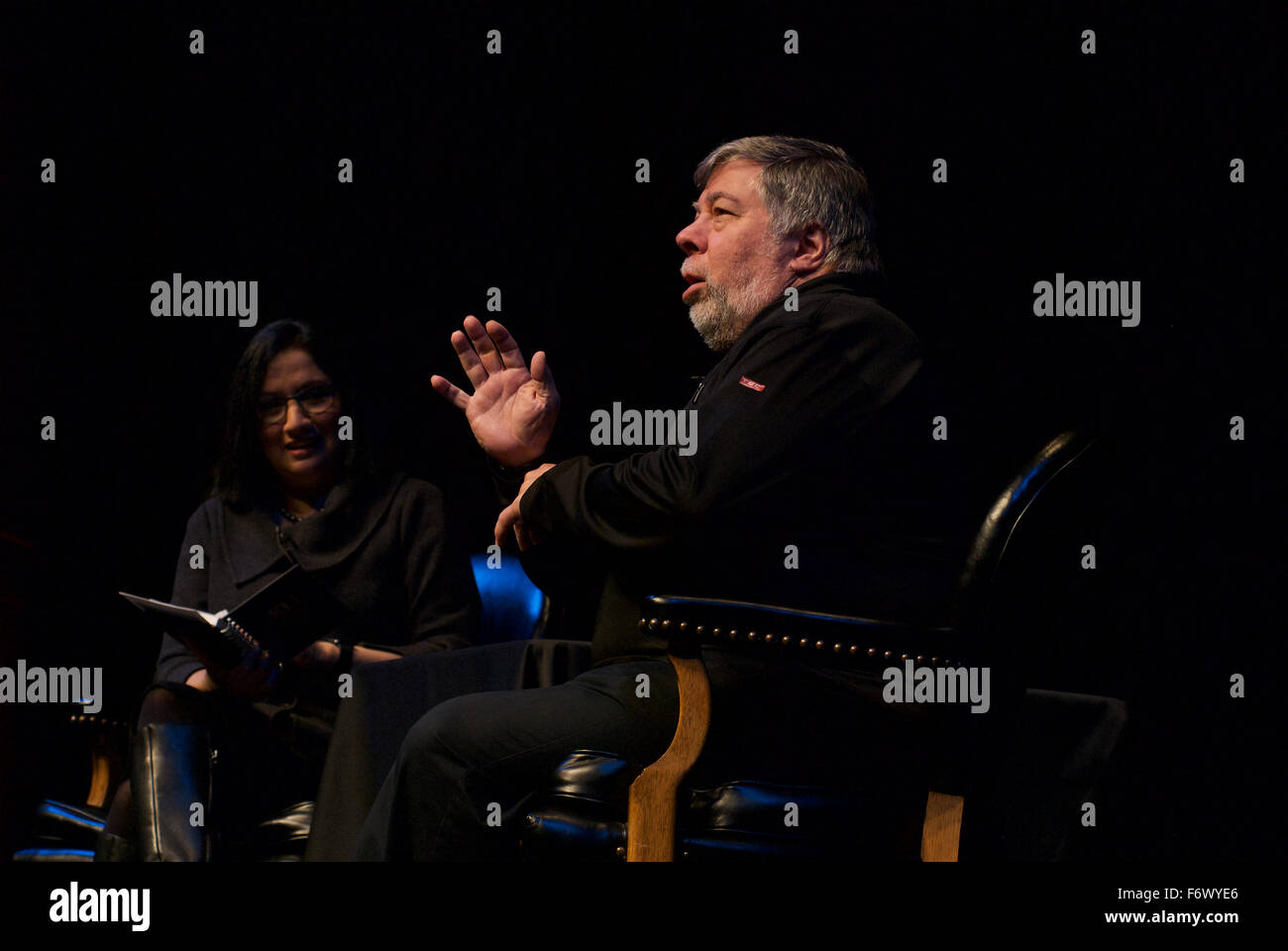 Lawrence, Kansas, Stati Uniti d'America. Xx Novembre, 2015. Steve Wozniak co-fondatore di Apple Computer dà lezione su innovazione e imprenditorialità come parte di Anderson Chandler Lecture Series presso il Lied centro della Kansas University. Credito: mark reinstein/Alamy Live News Foto Stock