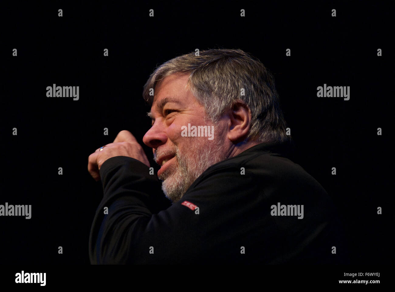 Lawrence, Kansas, Stati Uniti d'America. Xx Novembre, 2015. Steve Wozniak co-fondatore di Apple Computer dà lezione su innovazione e imprenditorialità come parte di Anderson Chandler Lecture Series presso il Lied centro della Kansas University. Credito: mark reinstein/Alamy Live News Foto Stock
