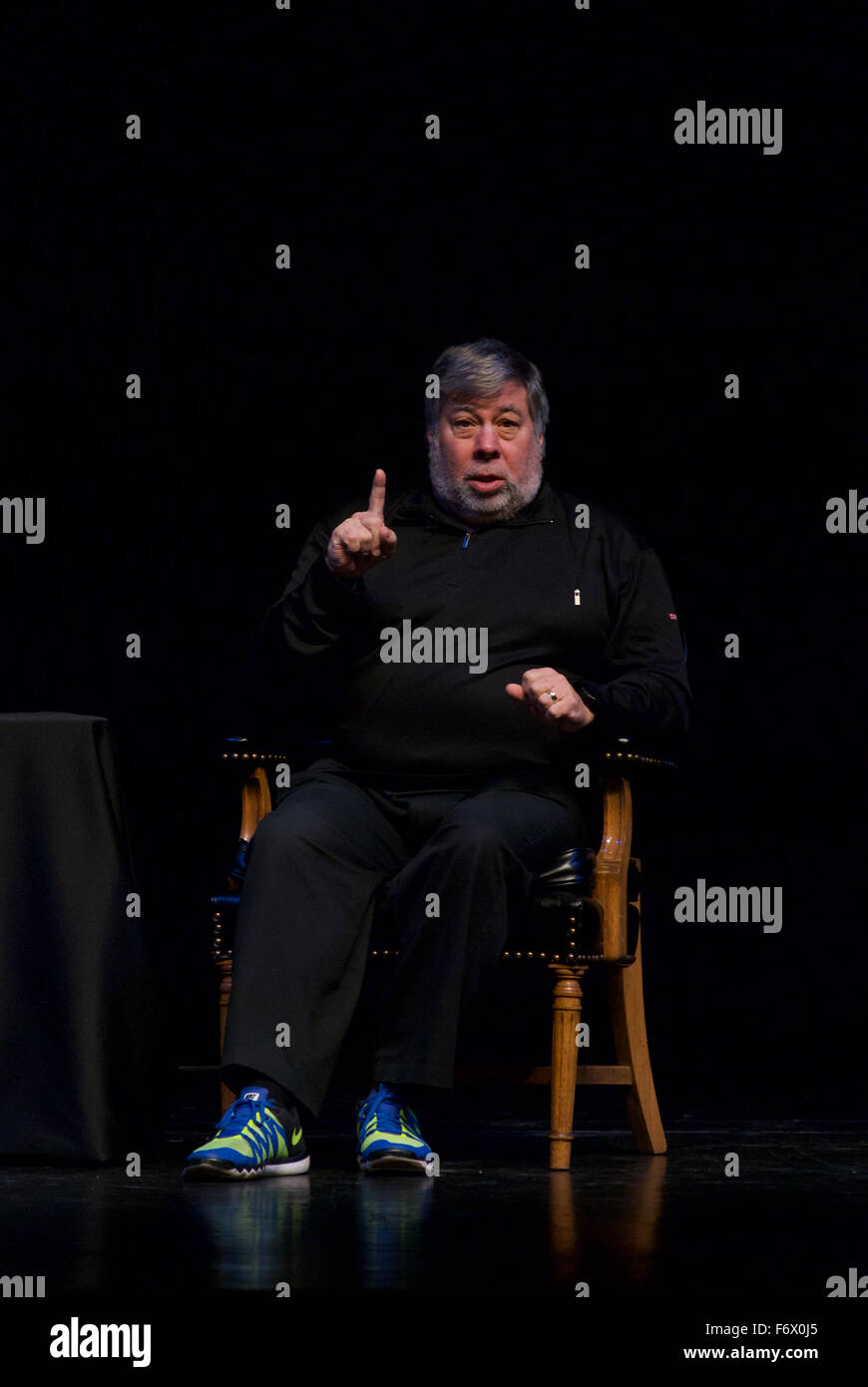 Lawrence, Kansas, Stati Uniti d'America. Xx Novembre, 2015. Steve Wozniak co-fondatore di Apple Computer dà lezione su innovazione e imprenditorialità come parte di Anderson Chandler Lecture Series presso il Lied centro della Kansas University. Credito: mark reinstein/Alamy Live News Foto Stock