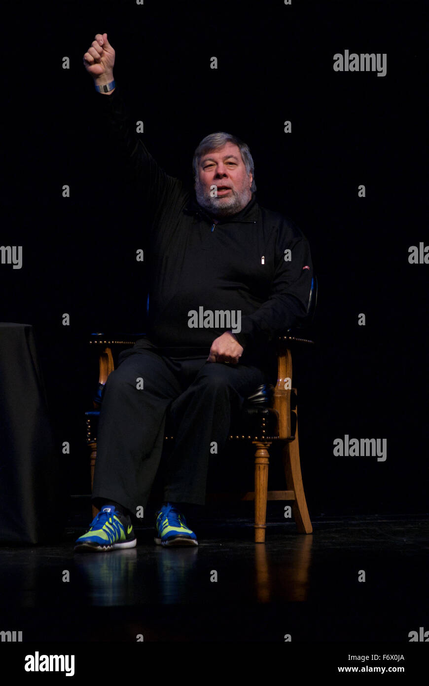 Lawrence, Kansas, Stati Uniti d'America. Xx Novembre, 2015. Steve Wozniak co-fondatore di Apple Computer dà lezione su innovazione e imprenditorialità come parte di Anderson Chandler Lecture Series presso il Lied centro della Kansas University. Credito: mark reinstein/Alamy Live News Foto Stock