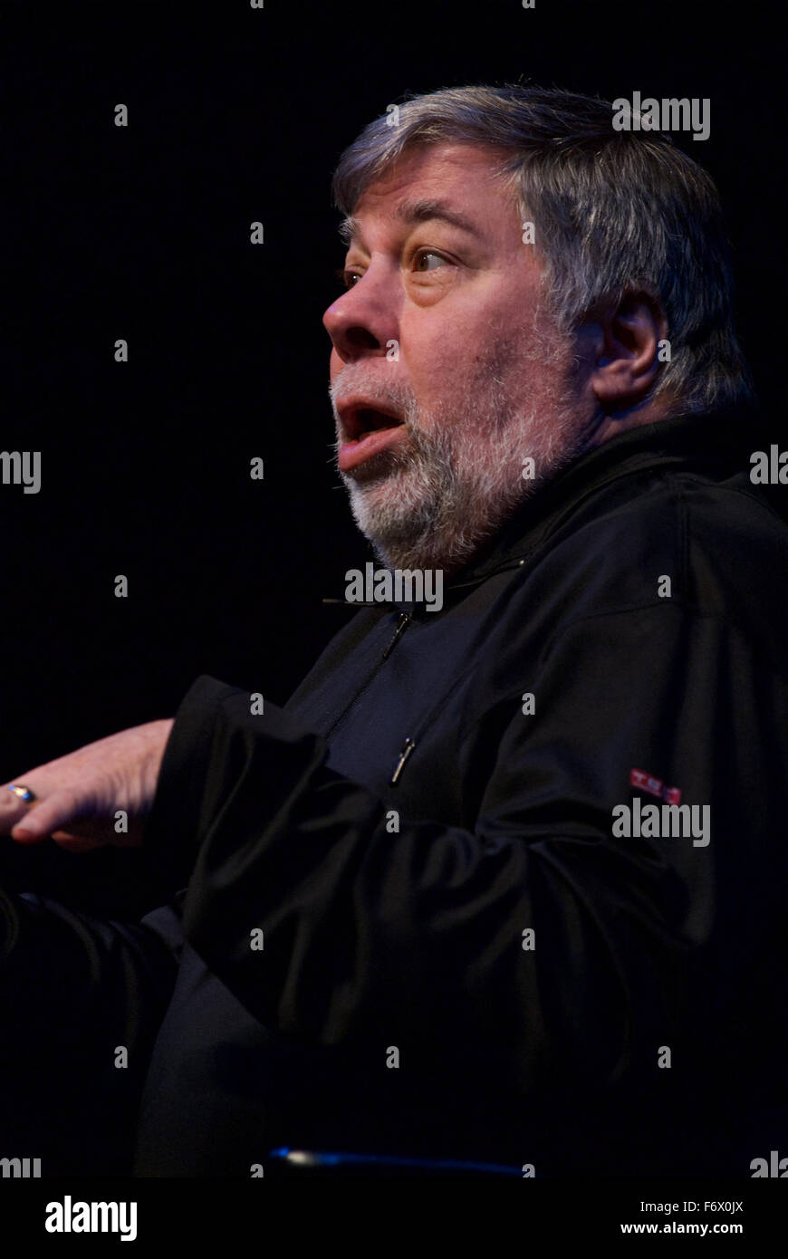 Lawrence, Kansas, Stati Uniti d'America. Xx Novembre, 2015. Steve Wozniak co-fondatore di Apple Computer dà lezione su innovazione e imprenditorialità come parte di Anderson Chandler Lecture Series presso il Lied centro della Kansas University. Credito: mark reinstein/Alamy Live News Foto Stock