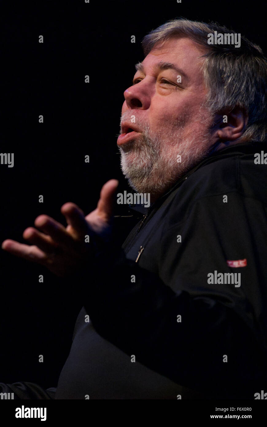 Lawrence, Kansas, Stati Uniti d'America. Xx Novembre, 2015. Steve Wozniak co-fondatore di Apple Computer dà lezione su innovazione e imprenditorialità come parte di Anderson Chandler Lecture Series presso il Lied centro della Kansas University. Credito: mark reinstein/Alamy Live News Foto Stock