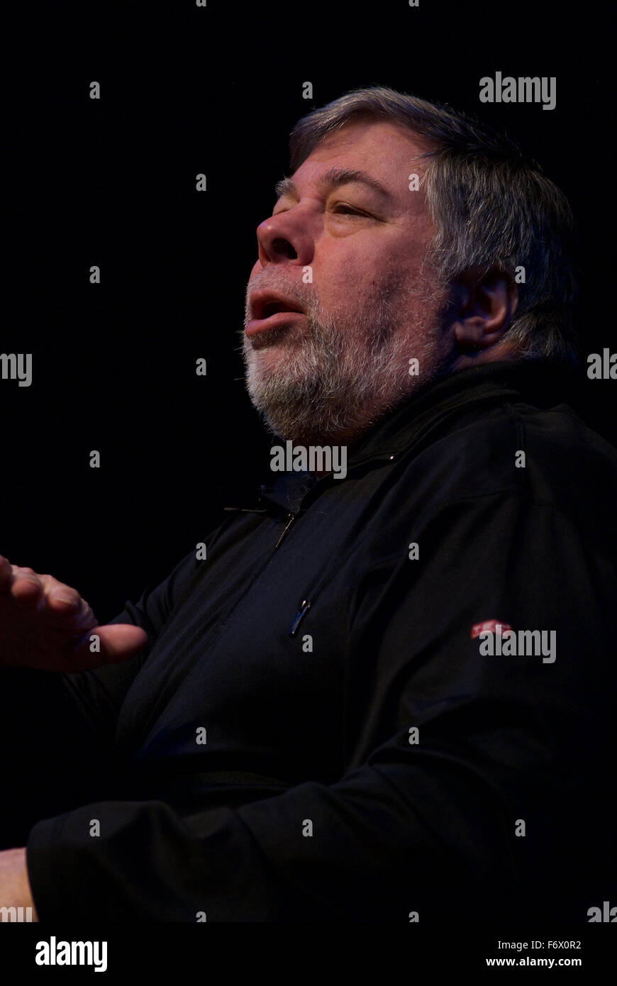 Lawrence, Kansas, Stati Uniti d'America. Xx Novembre, 2015. Steve Wozniak co-fondatore di Apple Computer dà lezione su innovazione e imprenditorialità come parte di Anderson Chandler Lecture Series presso il Lied centro della Kansas University. Credito: mark reinstein/Alamy Live News Foto Stock