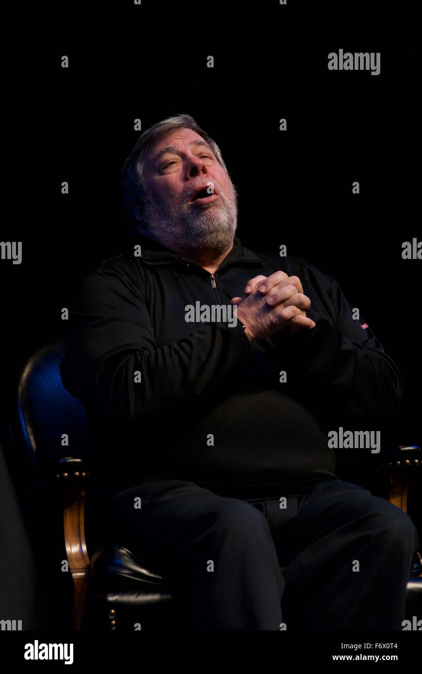 Lawrence, Kansas, Stati Uniti d'America. Xx Novembre, 2015. Steve Wozniak co-fondatore di Apple Computer dà lezione su innovazione e imprenditorialità come parte di Anderson Chandler Lecture Series presso il Lied centro della Kansas University. Credito: mark reinstein/Alamy Live News Foto Stock