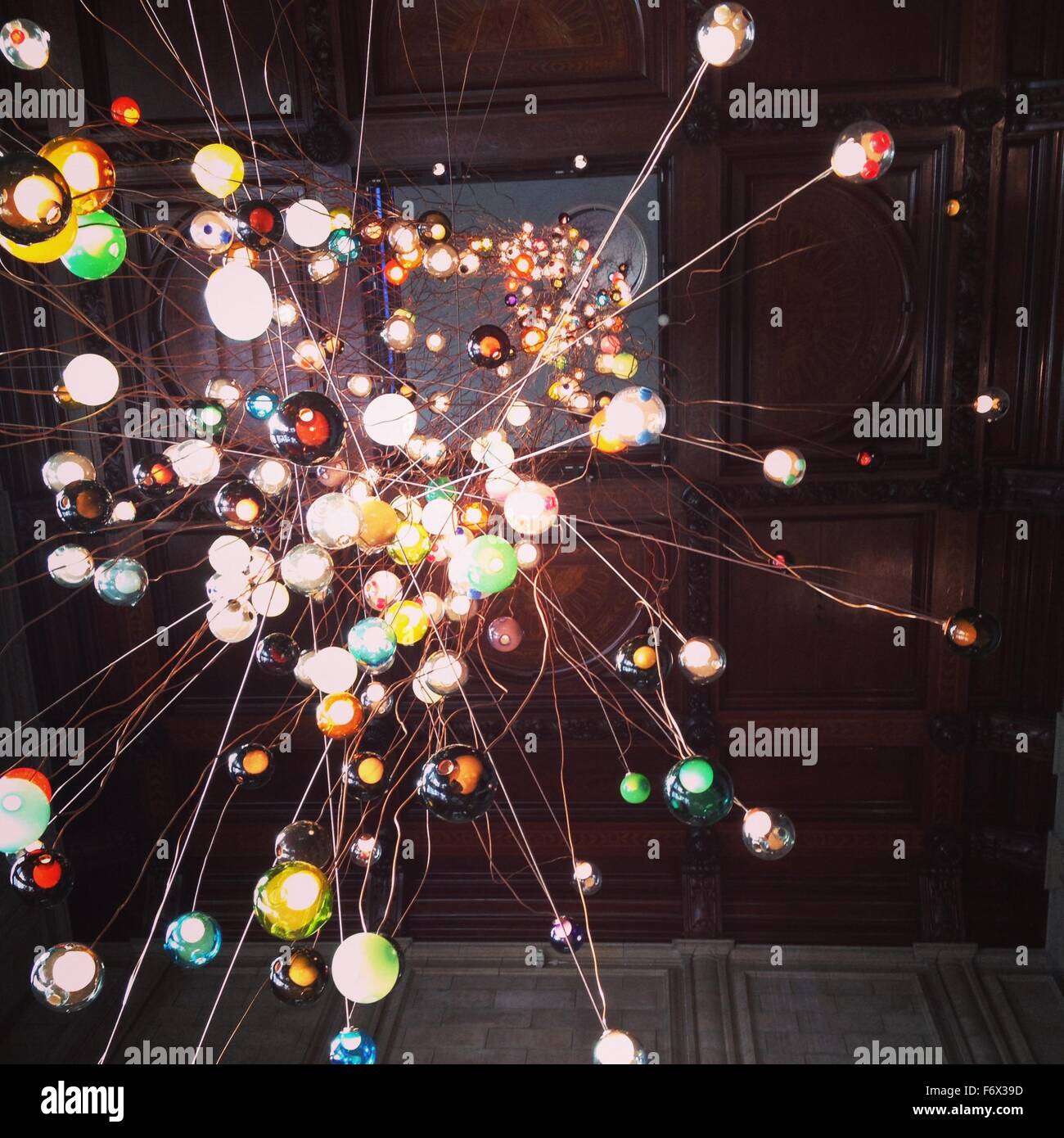 Decorazioni/Arte al V & A Museum di Londra che sono colorate Foto Stock