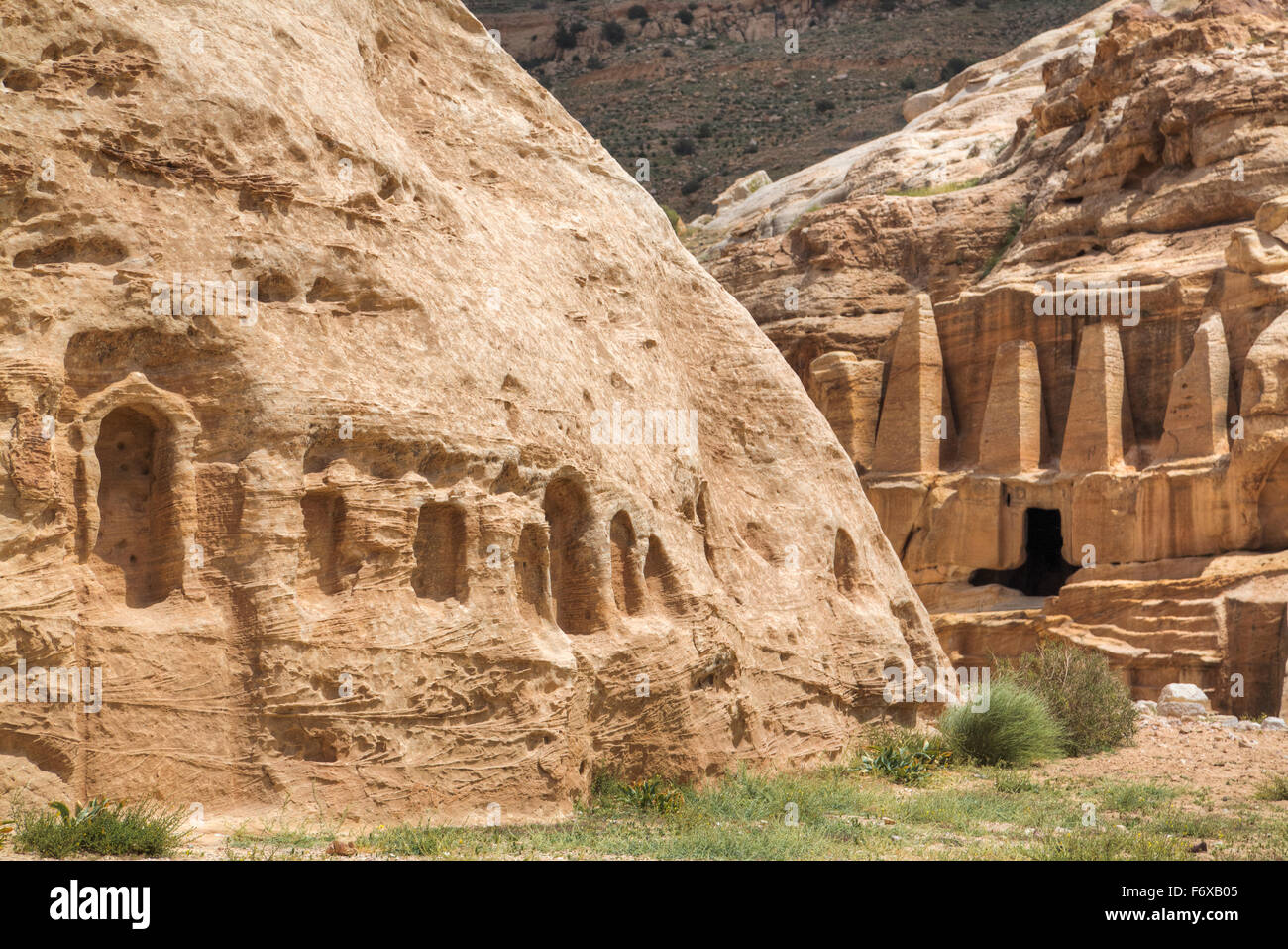 Rock-cut edifici; Petra, Giordania Foto Stock