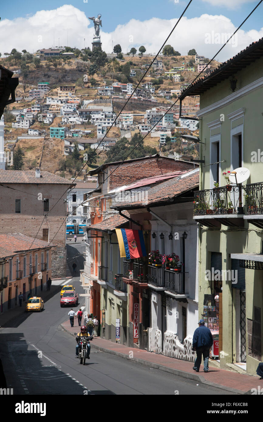 Situato sulla parte superiore del Cerro El Panecillo, la Virgen de Quito monumento può essere visto da pressoché qualsiasi posizione nel centro cittadino di Quito. Foto Stock