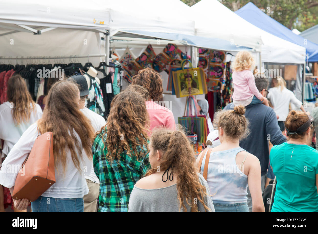 Avalon Giorno di mercato a nord di Sydney, annuale evento comunitario di stallholders ed eventi musicali nel villaggio di Sydney Foto Stock