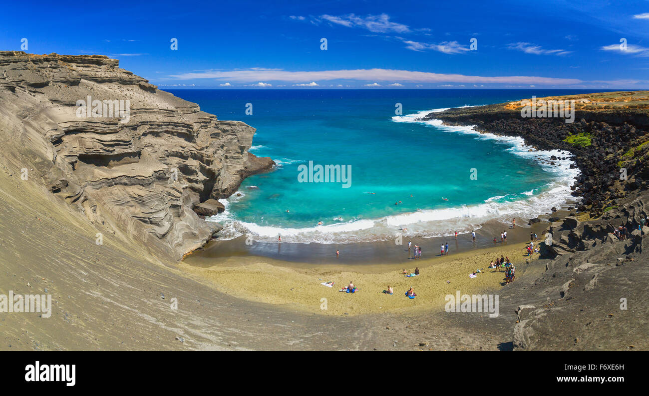 Green Sand Beach, o Papakolea Beach, è una escursione da South Point Hawaii ed è conosciuto per il colore diverso dai minerali di Olivina Foto Stock