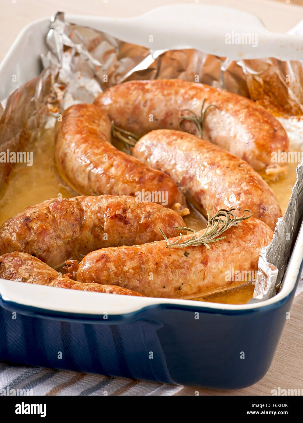 Salsicce fatte in casa cotto al forno Foto Stock