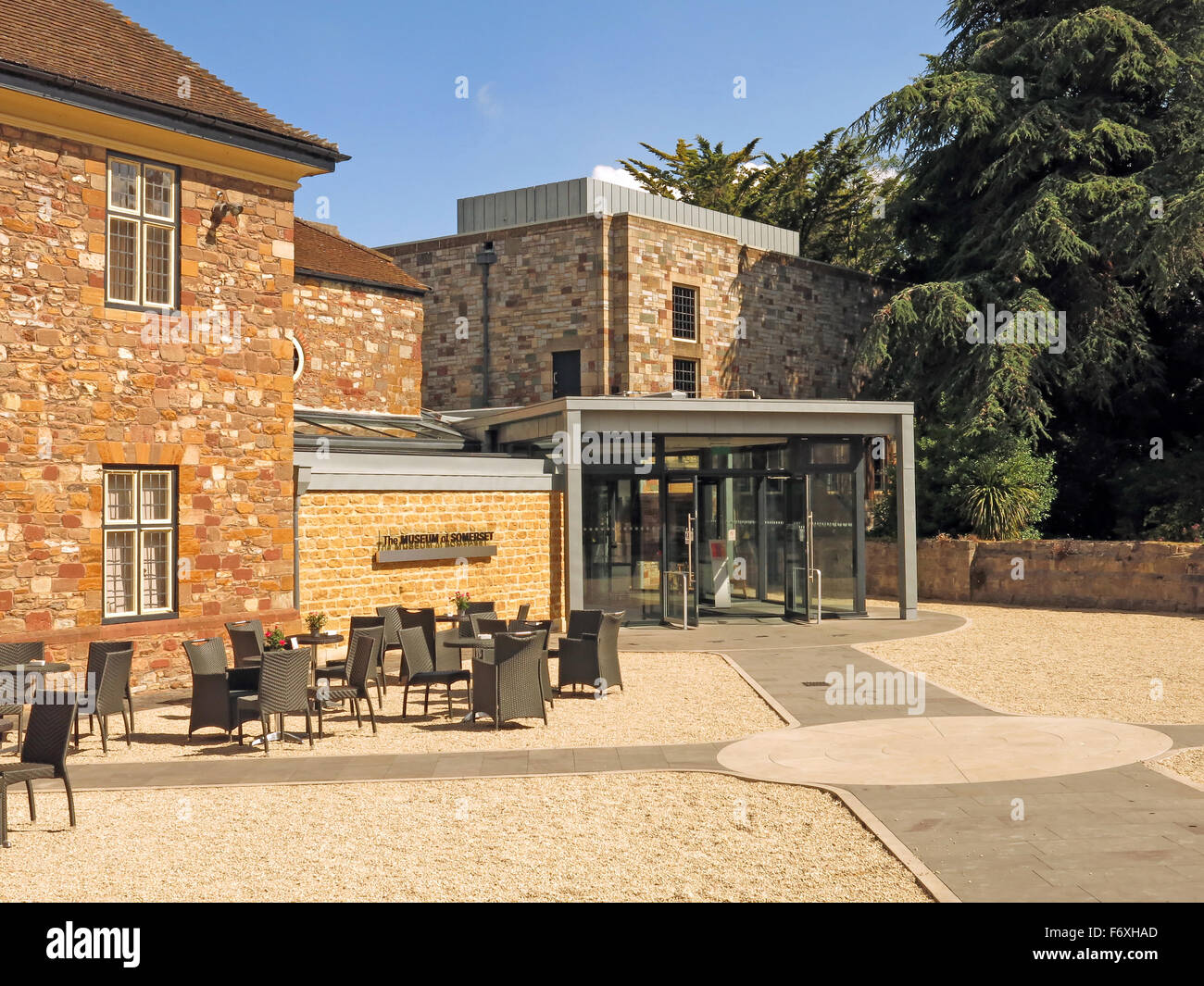 Il cortile del castello di Taunton che alloggia il Somerset County Museum, Taunton, England, Regno Unito Foto Stock