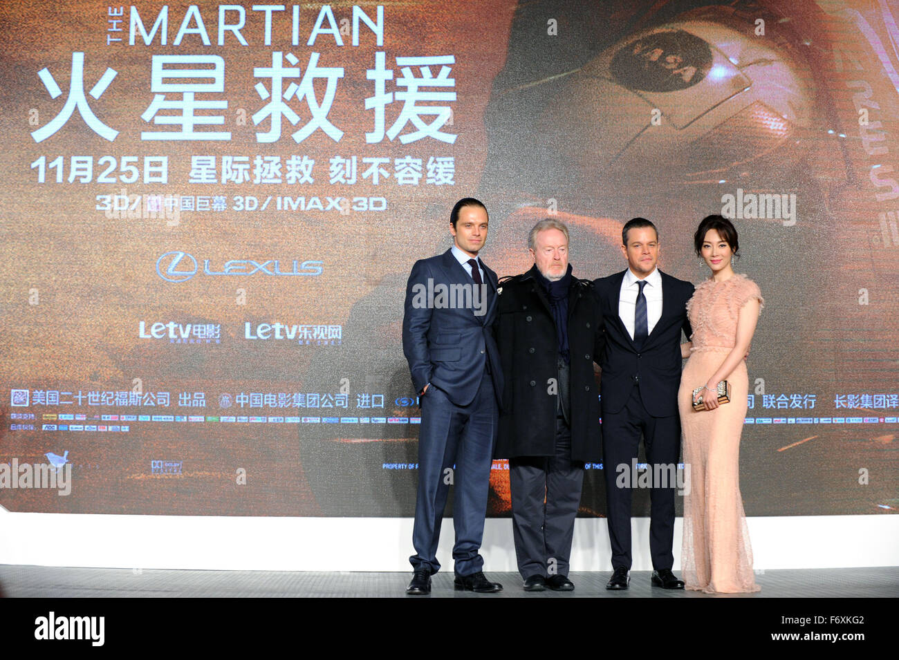 Pechino, Cina. Xx Nov, 2015. Attore Sebastian Stan, regista Ridley Scott, attore Matt Damon e attrice Chen Shu (da L a R) partecipare alla premiere di 'Il marziano' a Pechino, capitale della Cina, nov. 20, 2015. 'Il marziano' colpirà cinema cinese il 9 novembre 25. © Zhao Dingzhe/Xinhua/Alamy Live News Foto Stock