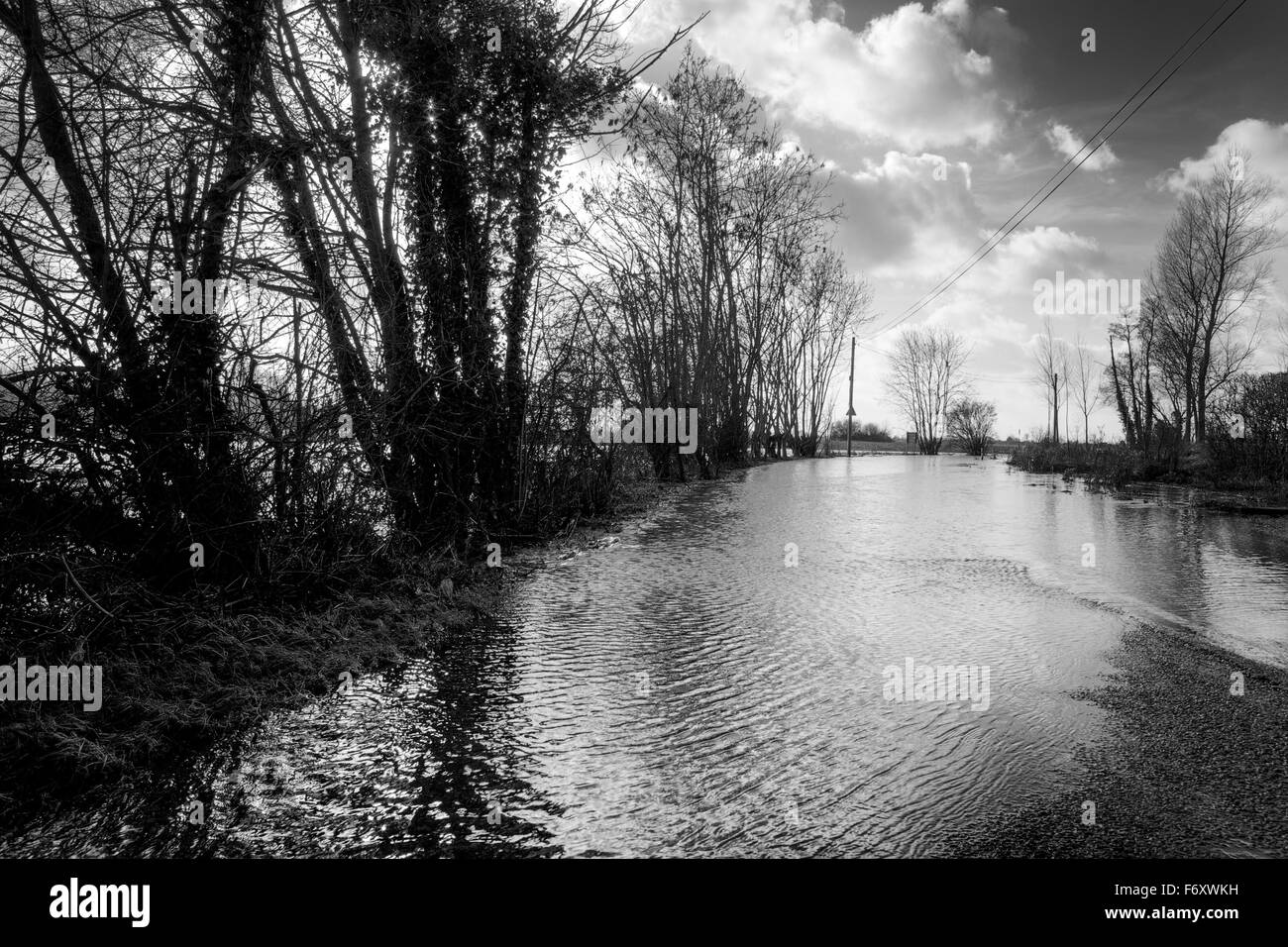 Grande rovescio di pioggia ha allagato strade in Essex, Inghilterra Foto Stock
