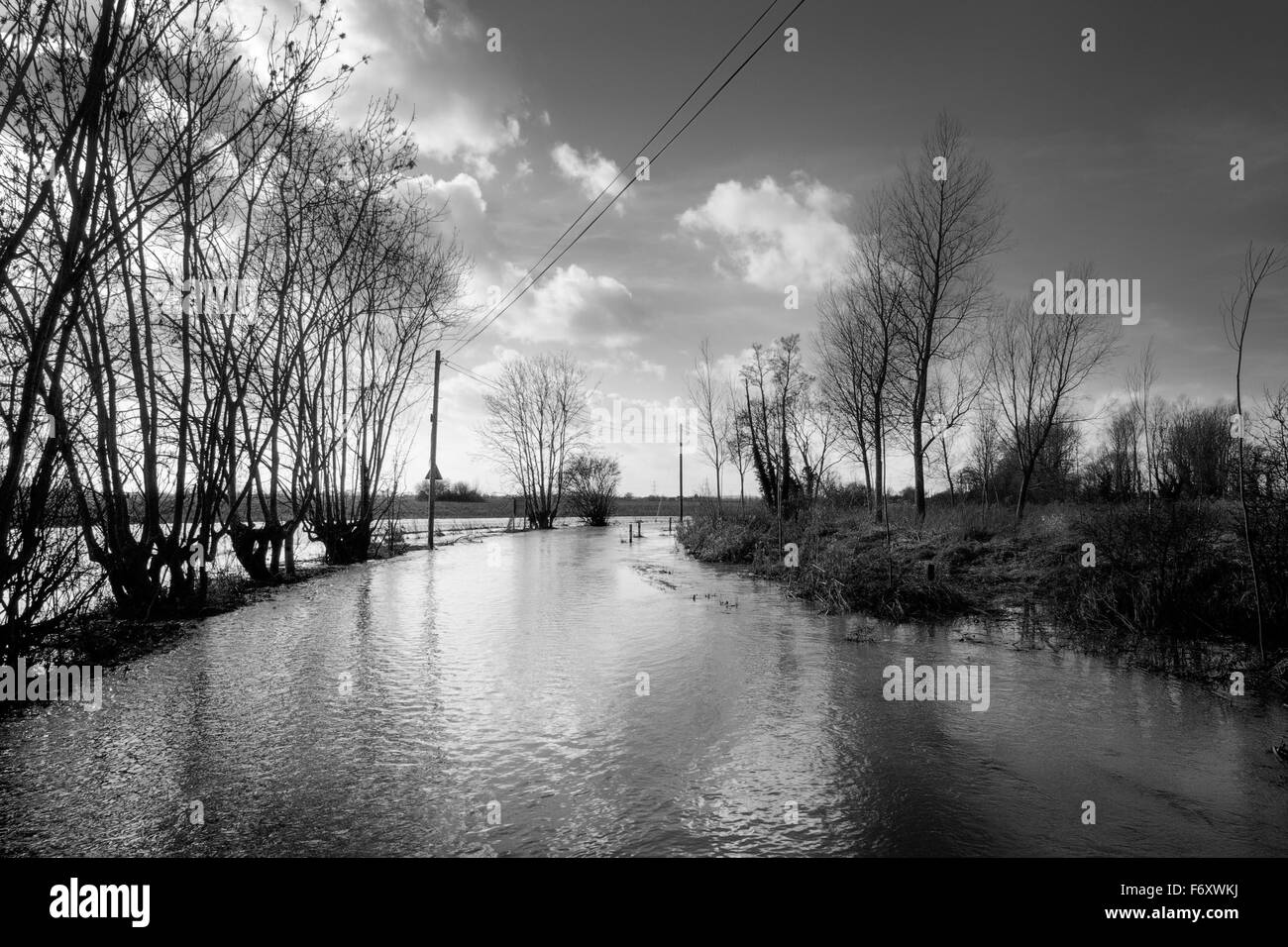 Grande rovescio di pioggia ha allagato strade in Essex, Inghilterra Foto Stock