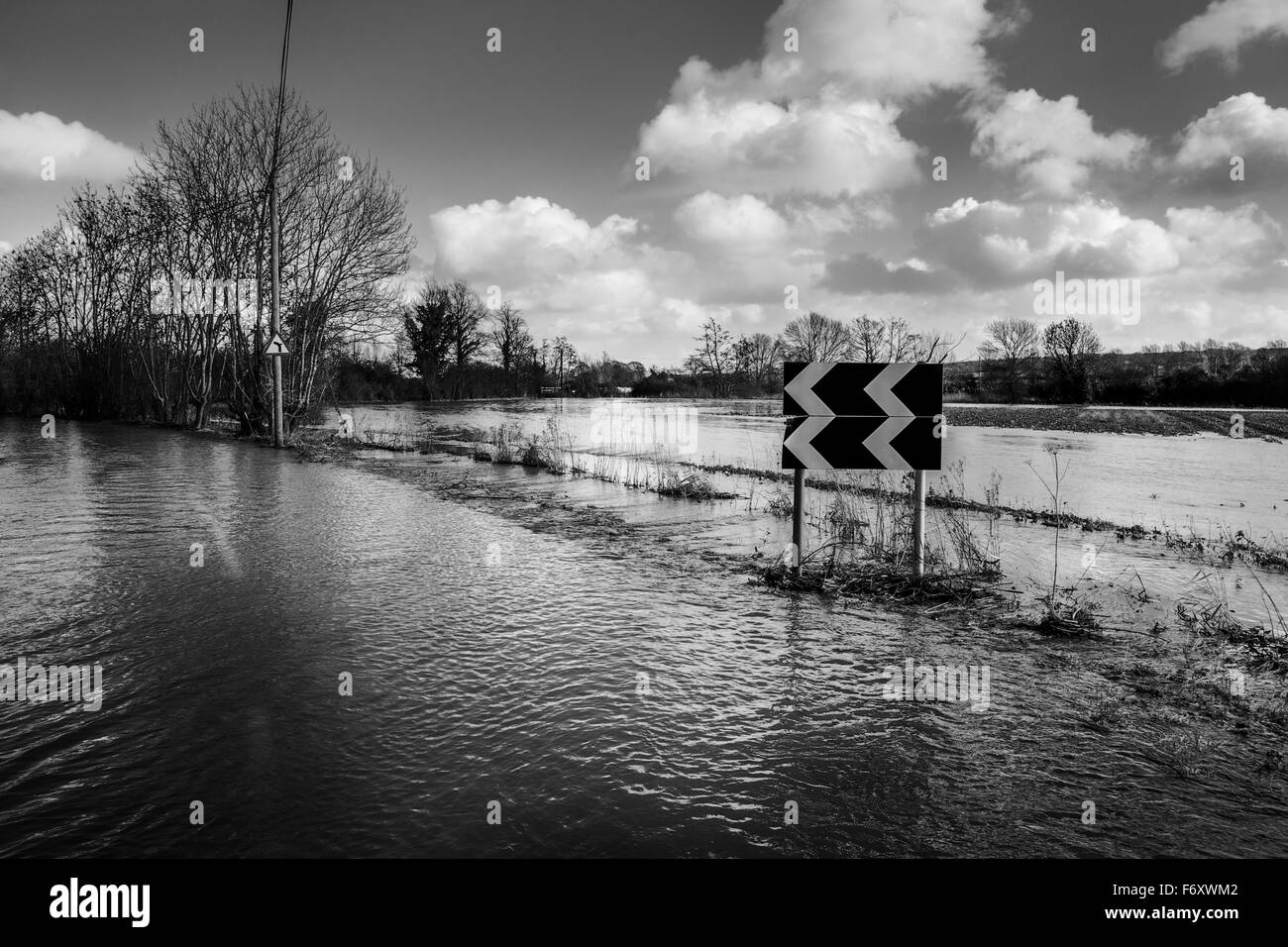Grande rovescio di pioggia ha allagato strade in Essex, Inghilterra Foto Stock
