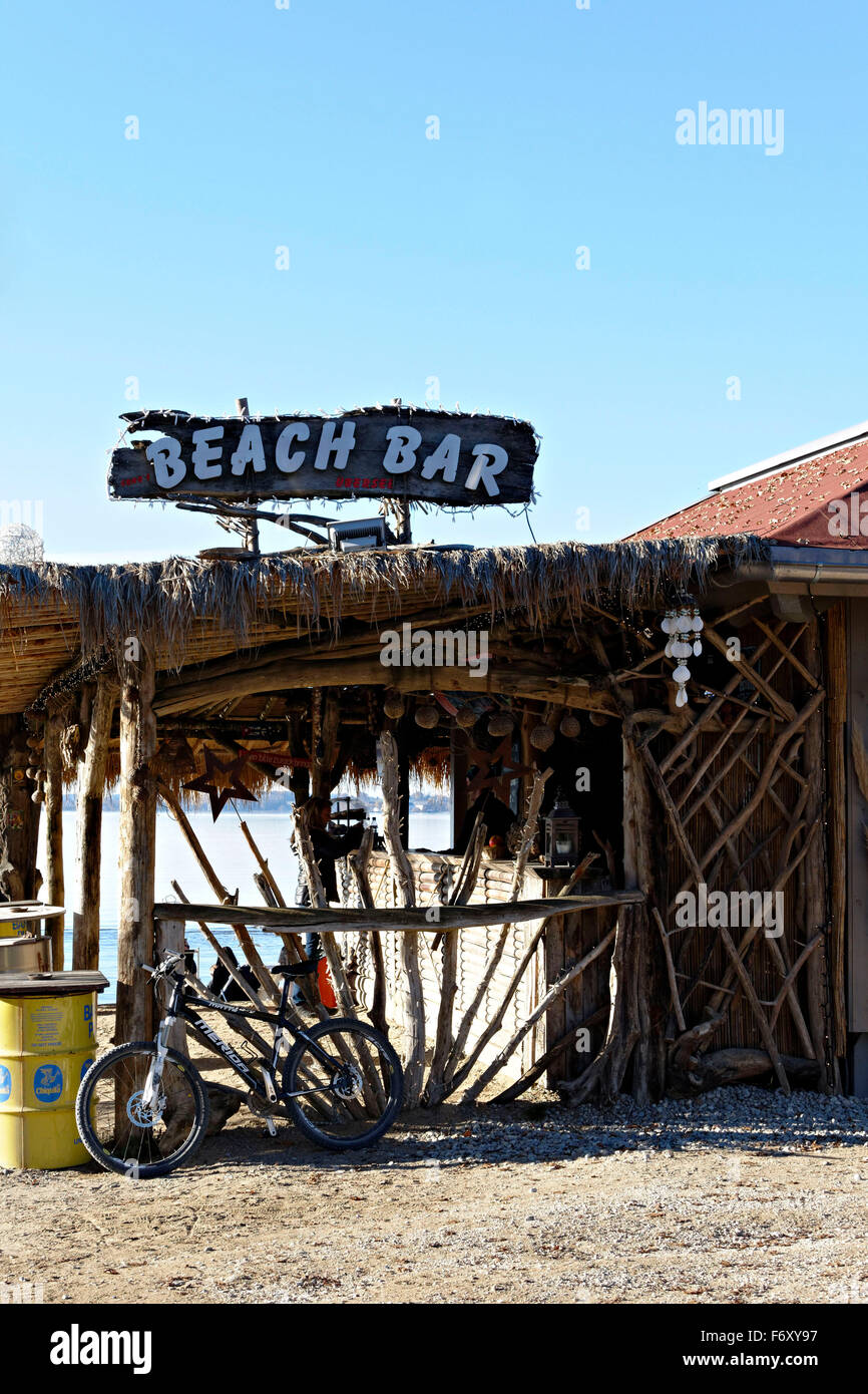 Beach Bar foreshore, Feldwieser Bay, Chiemsee, Alta Baviera, Germania, Europa. Foto Stock