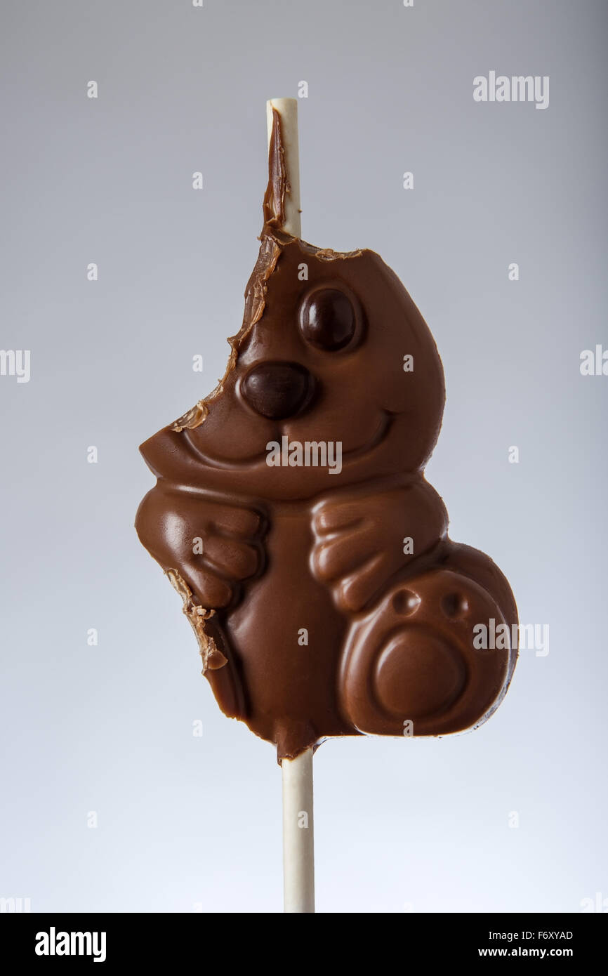 Per lecca-lecca di cioccolato pop a forma di pinguino shot in studio Foto Stock