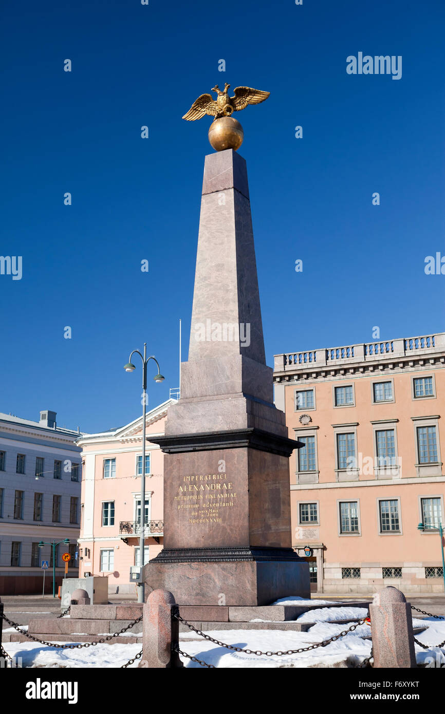 La piazza del mercato e la poppa obelisco della imperatrice, 1835. Helsinki, Finlandia Foto Stock