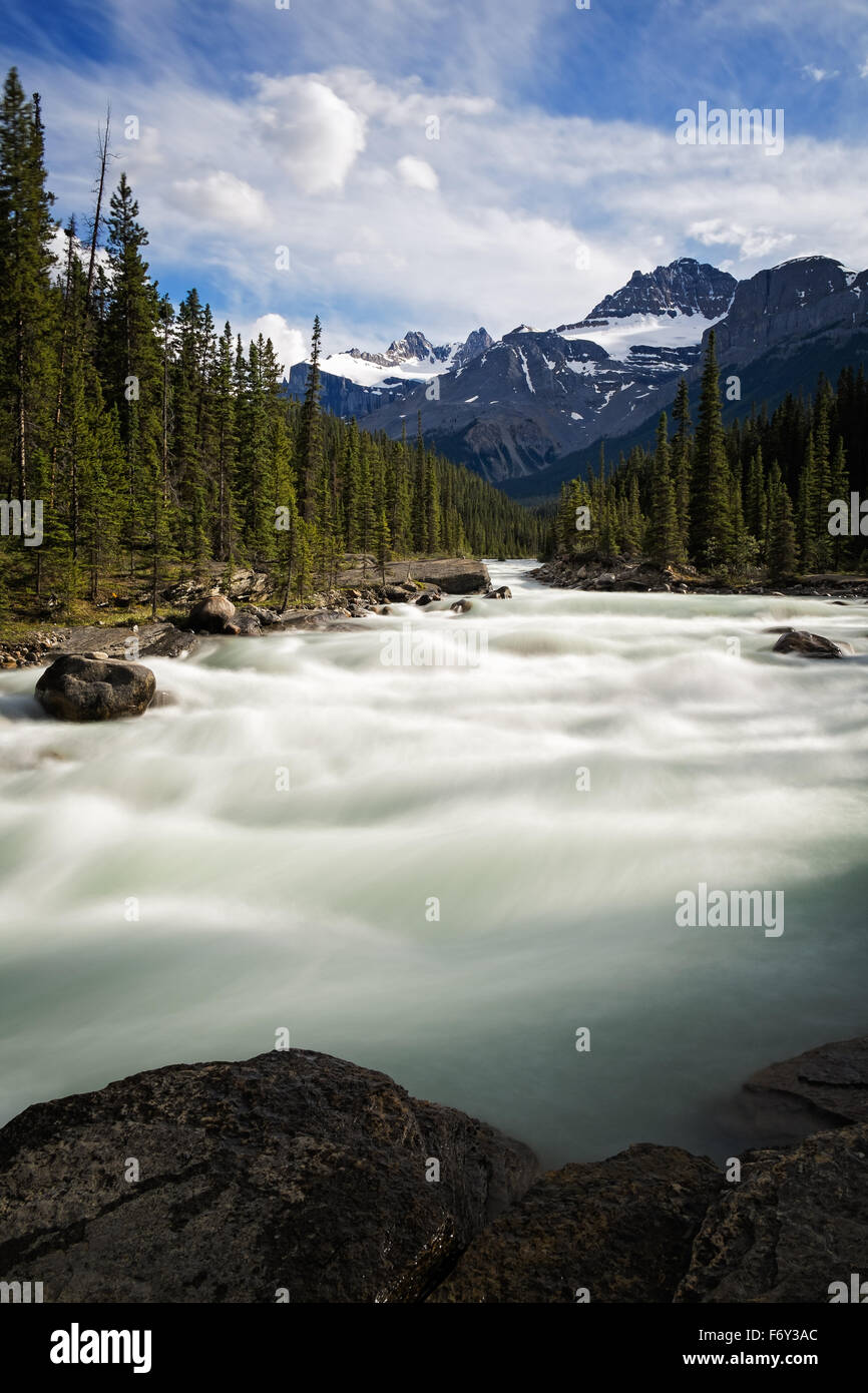Il Mistaya fiume scorre attraverso la Mistaya Canyon nel western Canadian Rockies. Situato nel Parco Nazionale di Banff, Alberta Cana Foto Stock