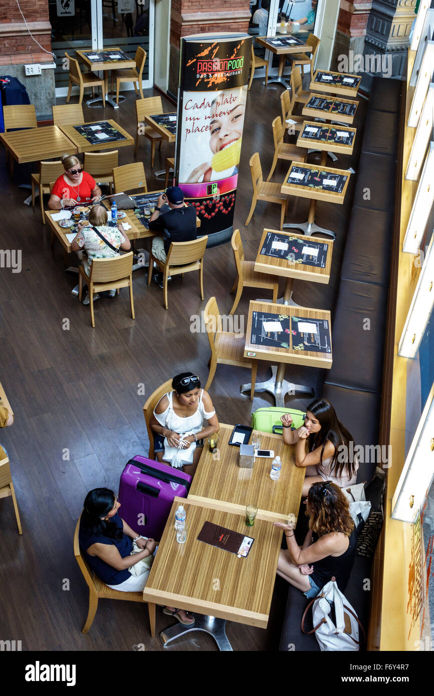 Madrid Spagna,Arganzuela ispanica,Estacion de Madrid Atocha,Madrid Puerta de Atocha,stazione ferroviaria,interno interno,Passion Food,ristorante resta Foto Stock