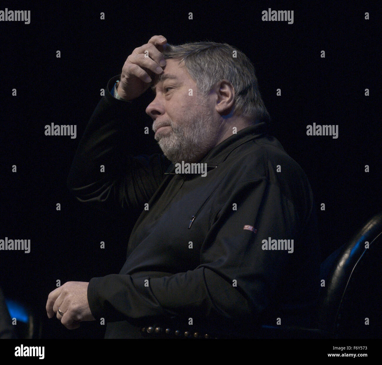 Lawrence, Kansas. 11-20-2015 Steve Wozniak co-fondatore di Apple Computer dà lezione su innovazione e imprenditorialità come parte di Anderson Chandler Lecture Series presso il Lied centro della Kansas University. Credito: Mark Reinstein Foto Stock