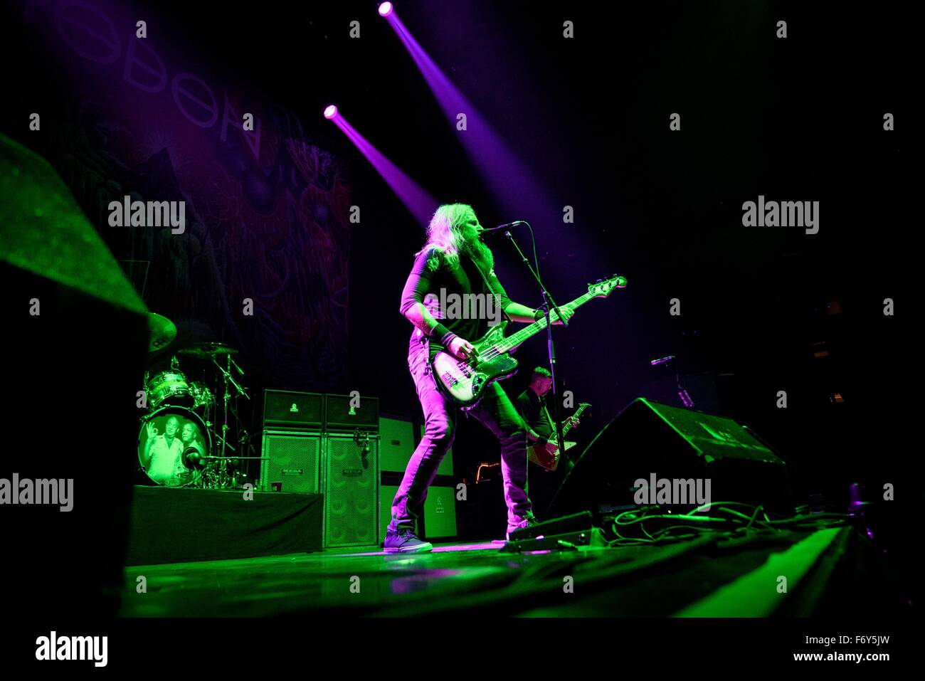 Toronto, Ontario, Canada. Xii Nov, 2015. American heavy metal band Mastodon eseguita una mostra a Air Canada Centre a Toronto in Canada. Nella foto: TROY SANDERS © Igor Vidyashev/ZUMA filo/Alamy Live News Foto Stock