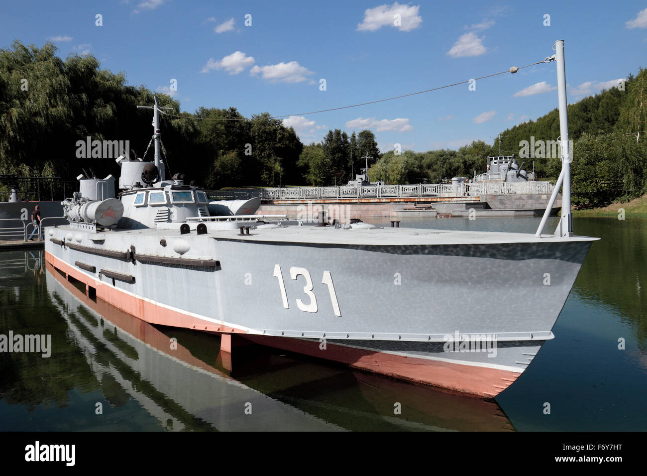 Un sovietico progetto Komsmolets 123-bis torpediniera nella esposizione di attrezzature militari in Park Pobedy, Mosca, Russia. Foto Stock