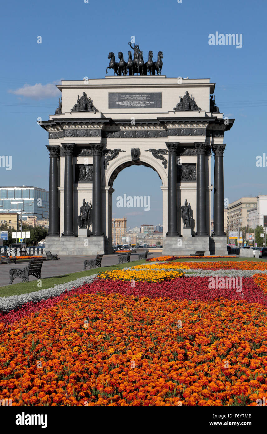 L'Arco Trionfale su Kutuzovsky Avenue vicino a Park Pobedy (il Parco della Vittoria), Mosca, Russia. Foto Stock