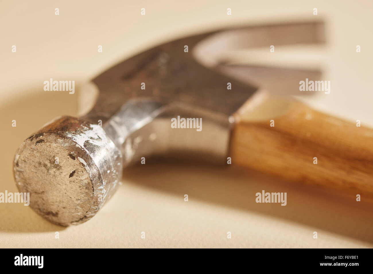 Testa di un martello da carpentiere Foto Stock