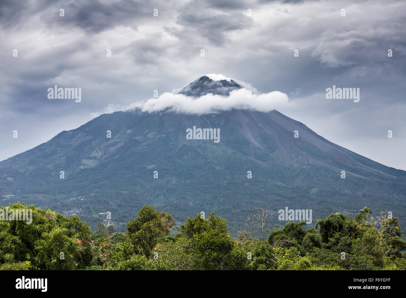 Monte vulcano Merapi, Java, Indonesia Foto Stock