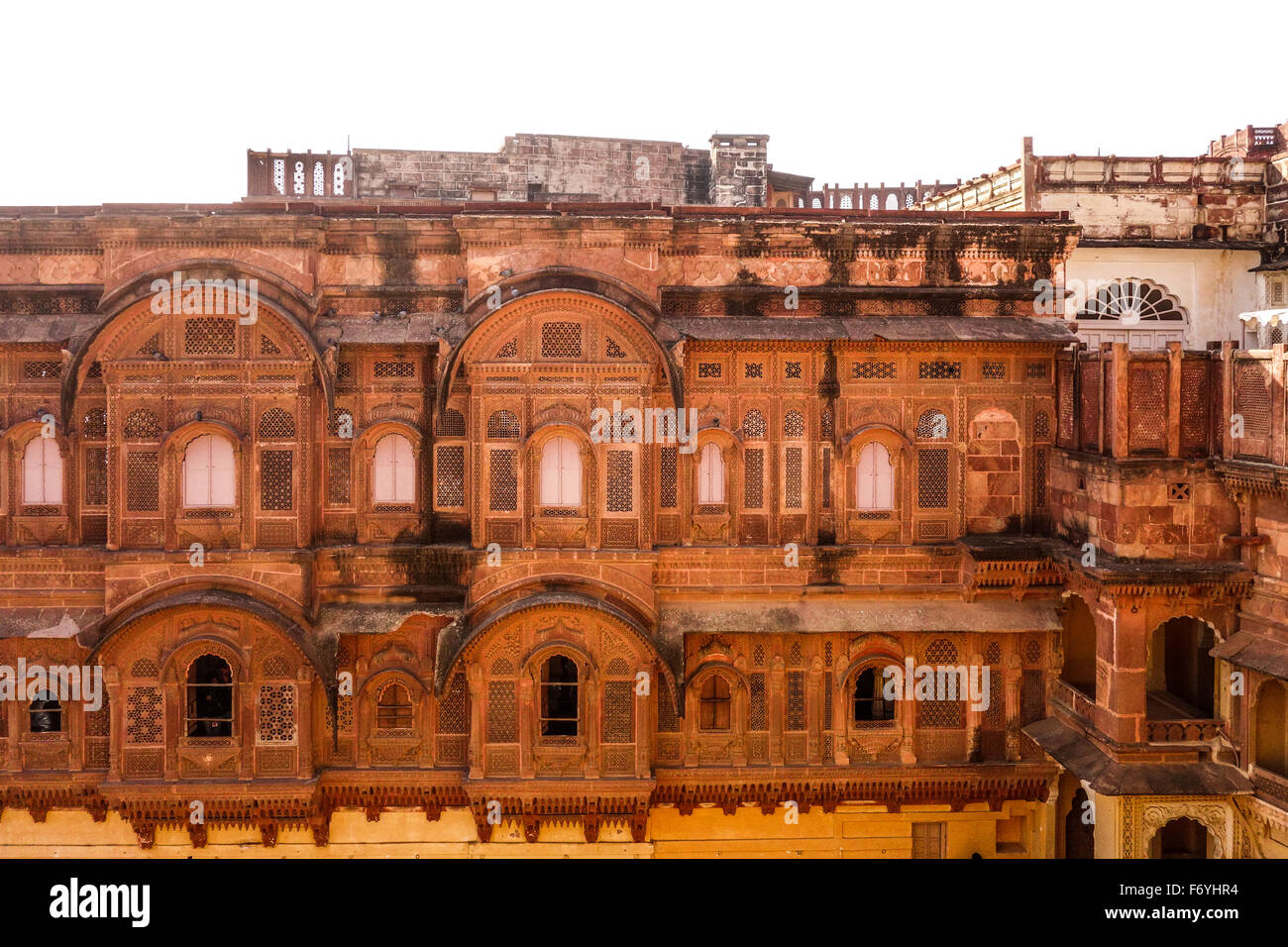 Sculture ornate sulla parte esterna dei moti Mahal a Forte Mehrangarh, Jodhpur, Rajasthan, India Foto Stock