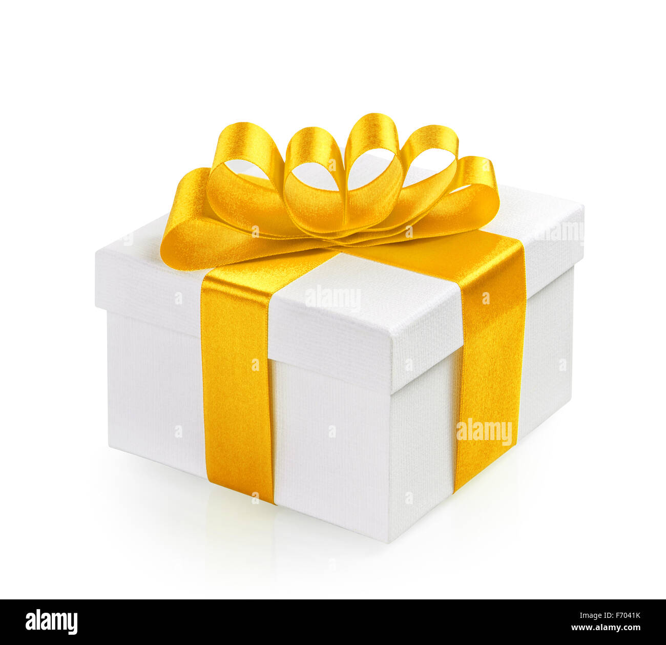 Confezione regalo con nastro giallo bow isolati su sfondo bianco. Vacanze a decorazione Foto Stock