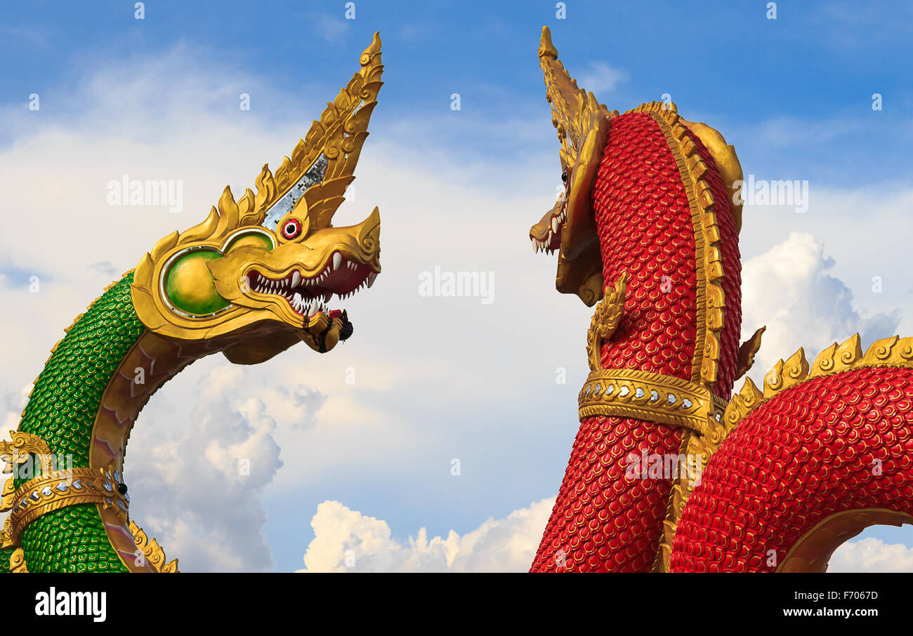 re di naga, naka Tailandia Drago o serpente re su bianca sfondo