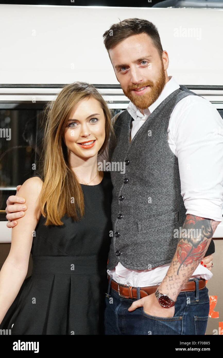 Londra, Regno Unito. 22 Novembre, 2015. Hannah & Stef Michalak blogger assiste la Premiere mondiale di Joe & Caspar colpire la strada presso Empire, Leicester Square, Londra. Credito: Vedere Li/Alamy Live News Foto Stock