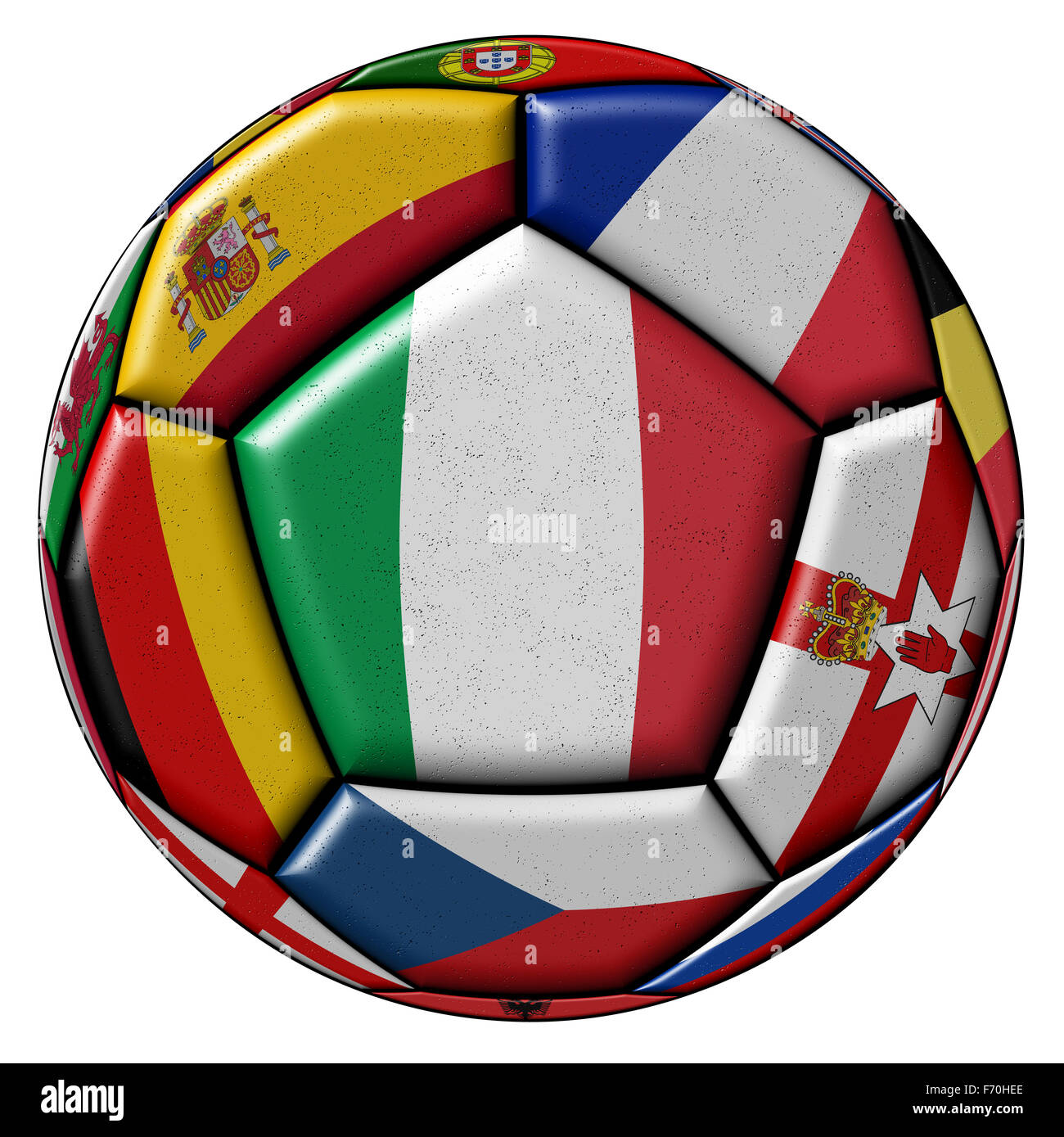 Pallone da calcio su uno sfondo bianco con bandiere di paesi europei - la bandiera dell'Italia nel centro Foto Stock