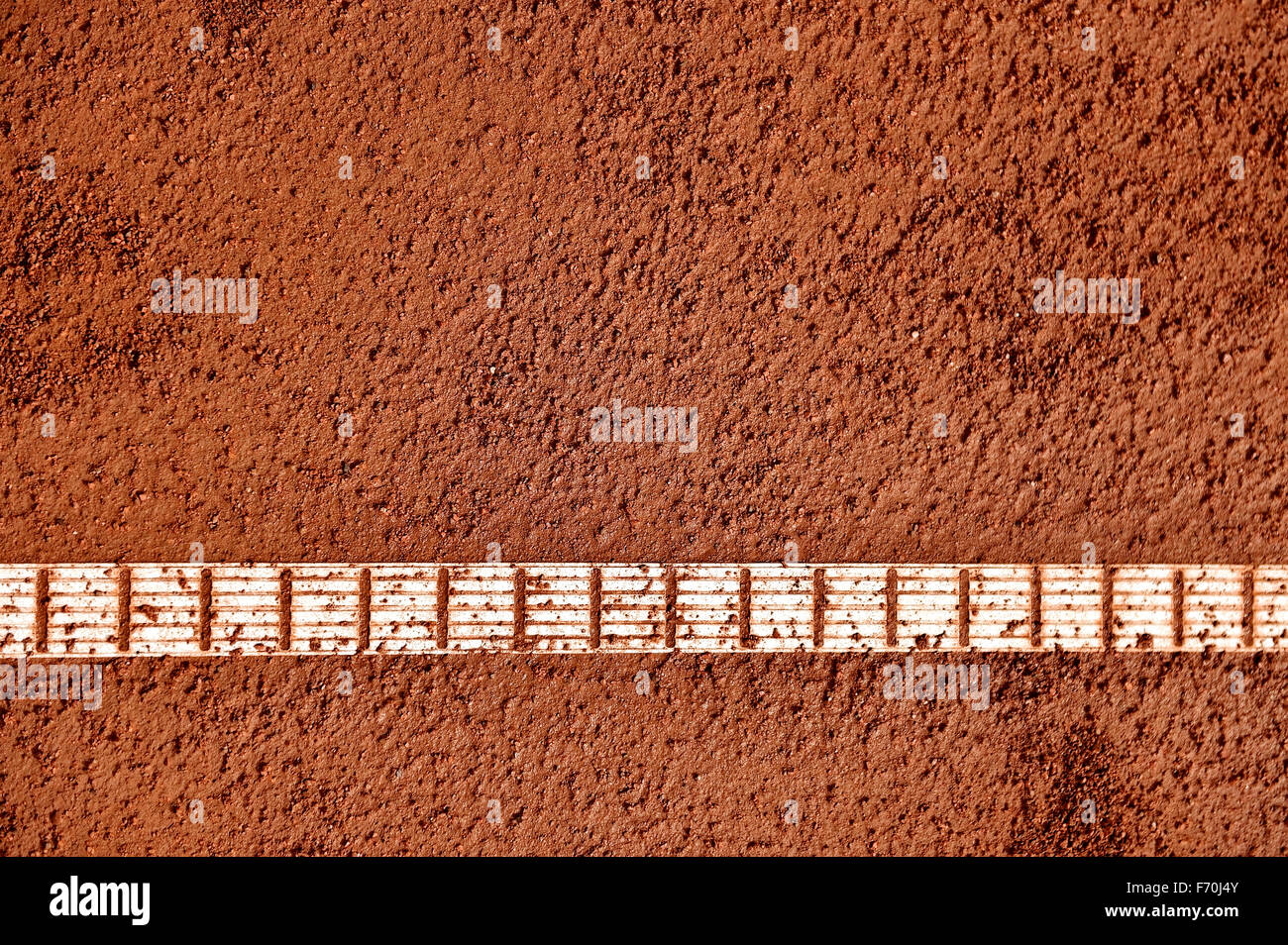 Dettaglio con attività secondaria e l'umidità su di un campo da tennis in terra battuta Foto Stock