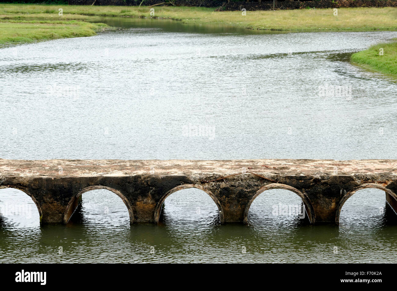 vecchio ponte, kunkeshwar, sindhudurg, maharashtra, india, asia Foto Stock