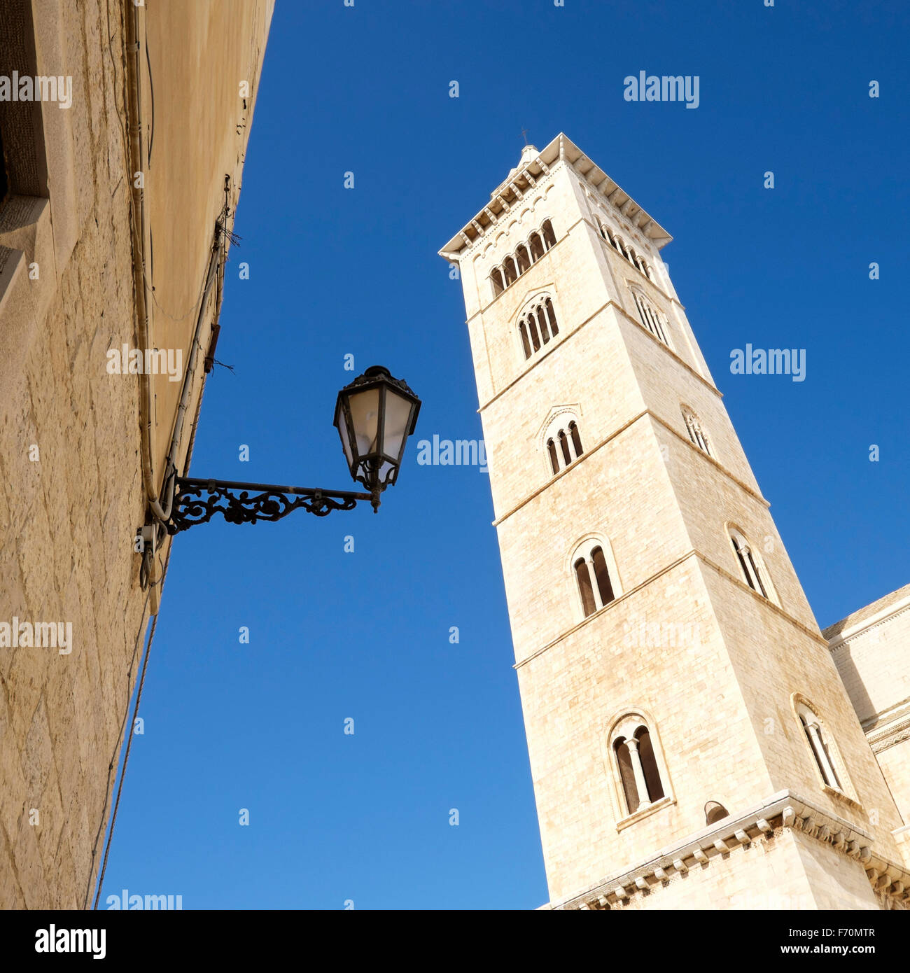 Il campanile della cattedrale di San Nicola Pellegrino (San Nicola Pellegrino) a Trani, Puglia, Italia, Europa Foto Stock