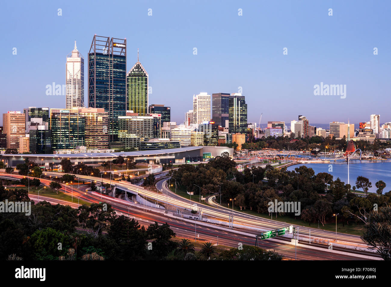 La vista di Perth la skyline da Kings Park, Australia occidentale. Foto Stock