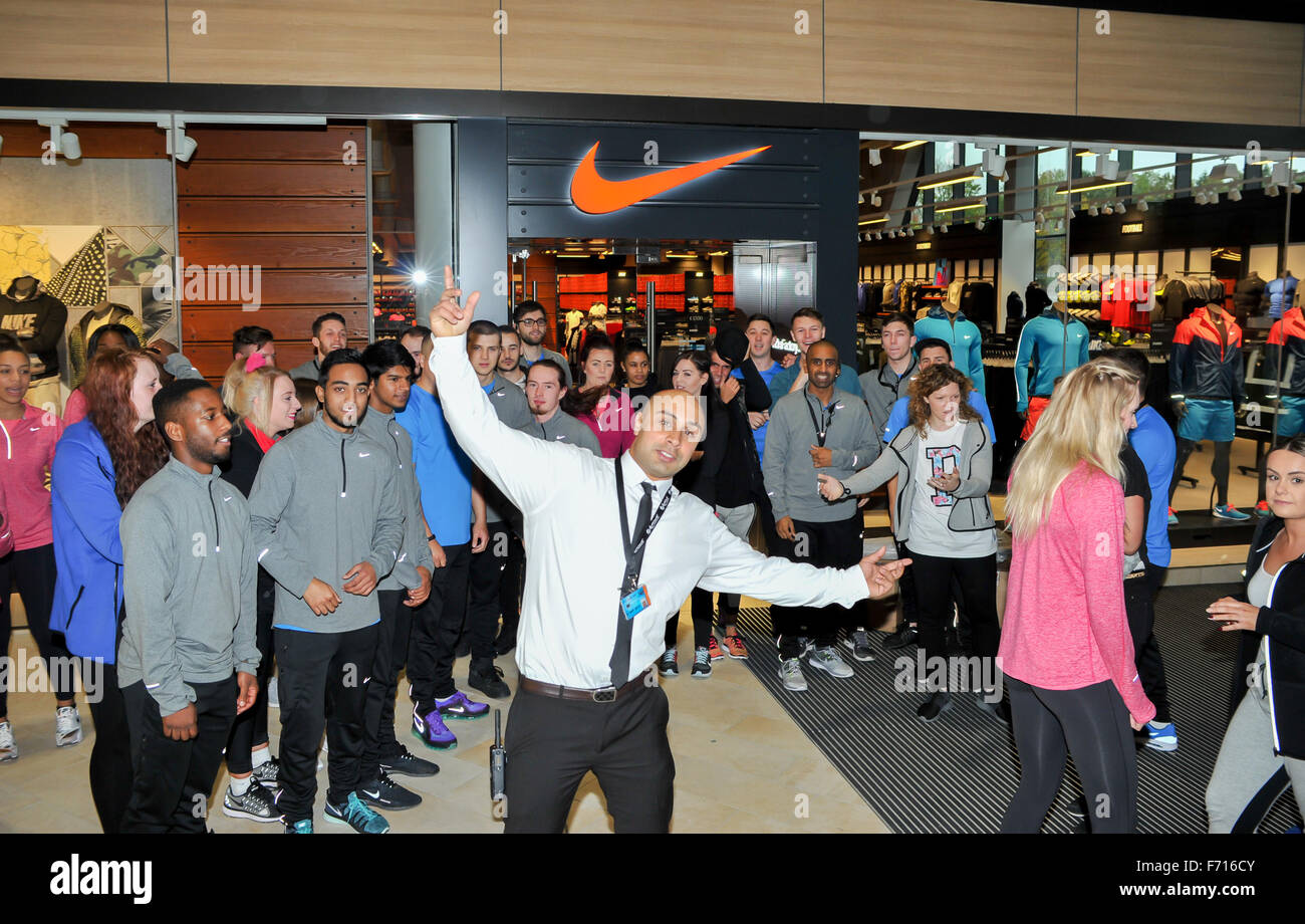 Apertura ufficiale del Resorts World Birmingham offre: atmosfera, Nike  personale dove: Birmingham, Regno Unito quando: 21 Ott 2015 Foto stock -  Alamy